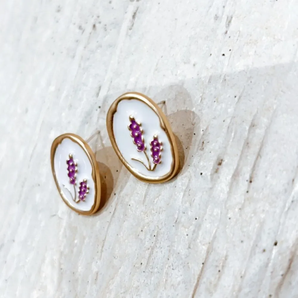 lavender stud  earrings  A222